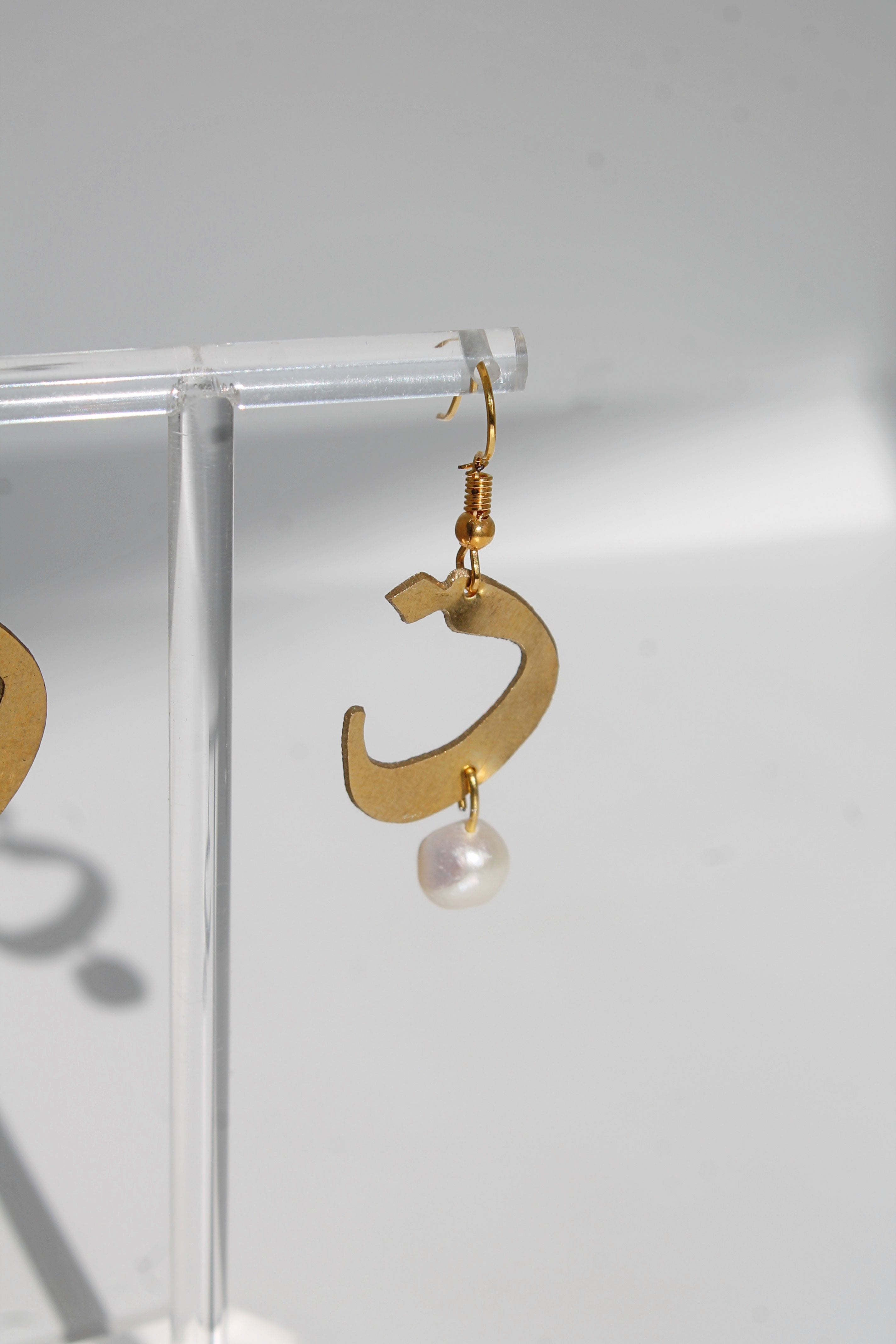 ARABIC LETTER N WITH PEARL