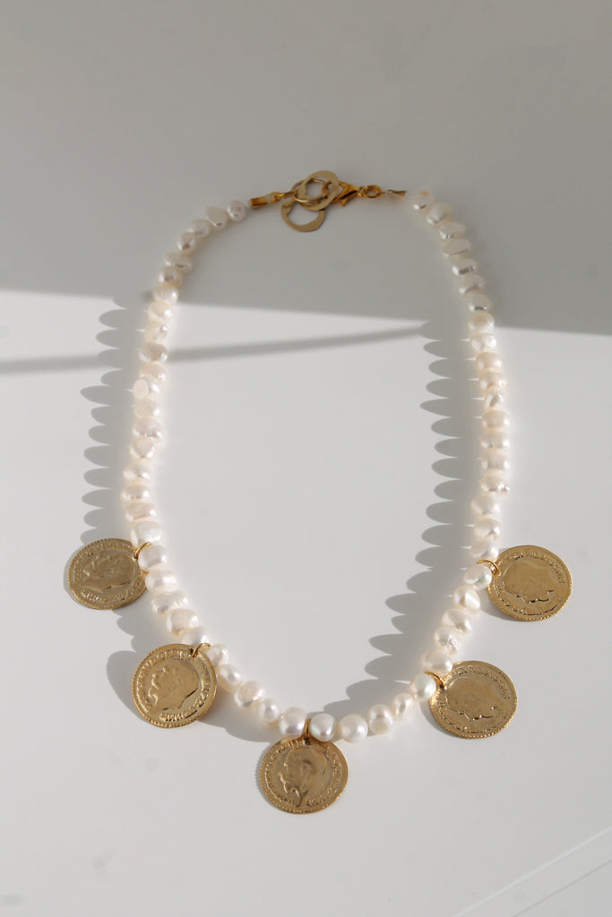 LIRA NECKLACE WITH PEARLS
